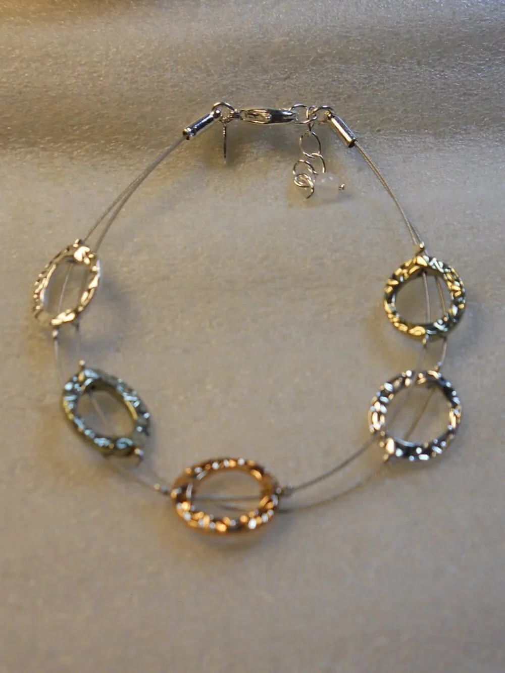 Avon - Illusion Bracelet       930
